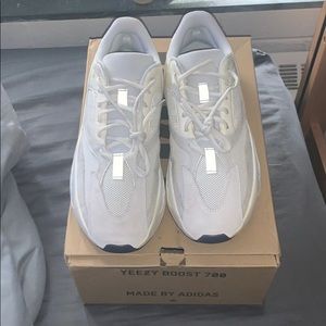 Yeezy 700 “Analog”